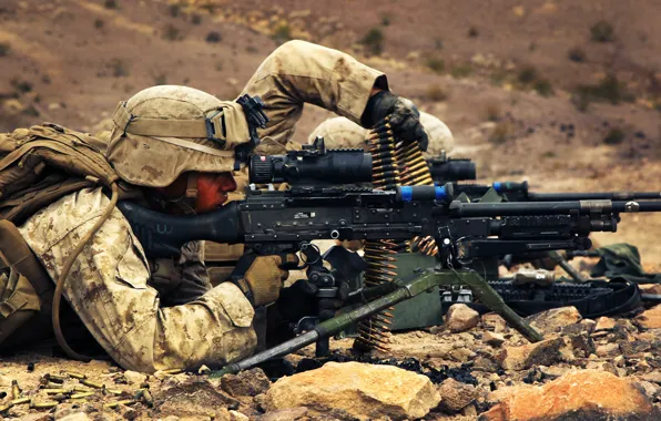 Картинка rock, soldiers, M240, machine gun, ammunition, ground, equipment