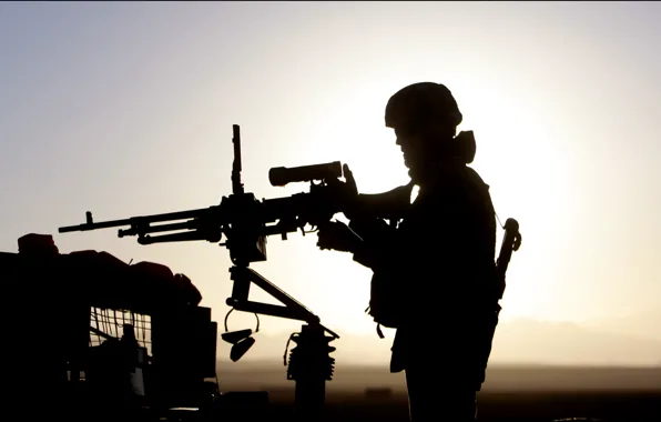 Картинка закат, силуэт, солдат, пулемет, американская армия