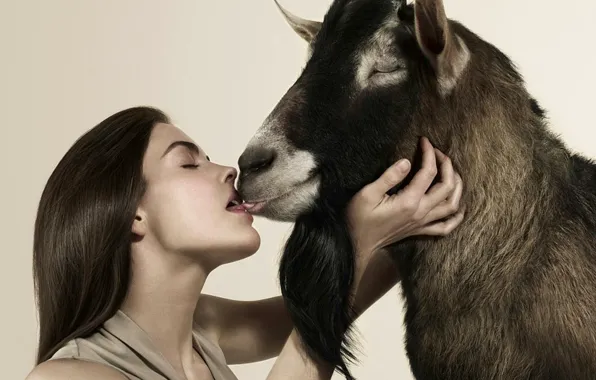 Картинка девушка, козел, поцелуй