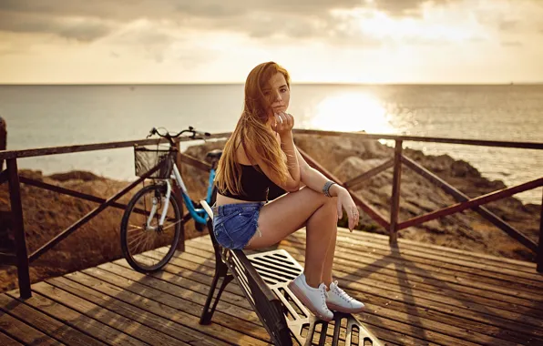 Море, небо, девушка, солнце, пейзаж, скамейка, велосипед, поза