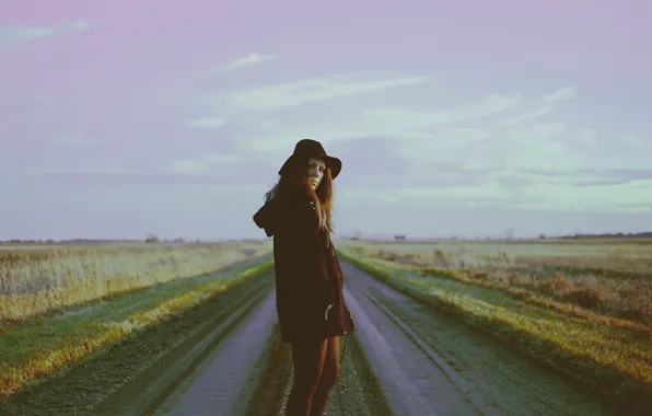 Картинка girl, road, sky, field, hat, clouds, dusk, hair