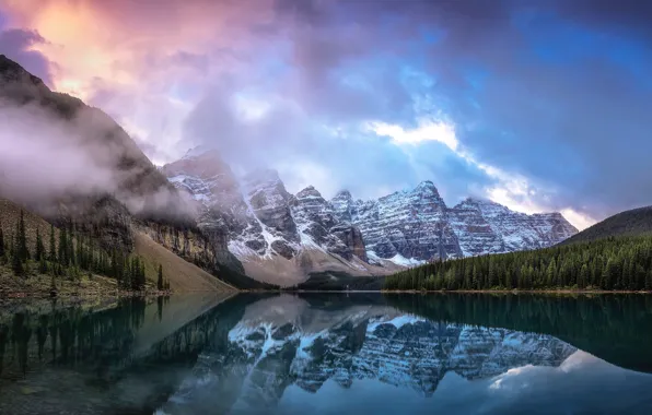 Картинка лес, небо, облака, отражения, горы, озеро, Канада