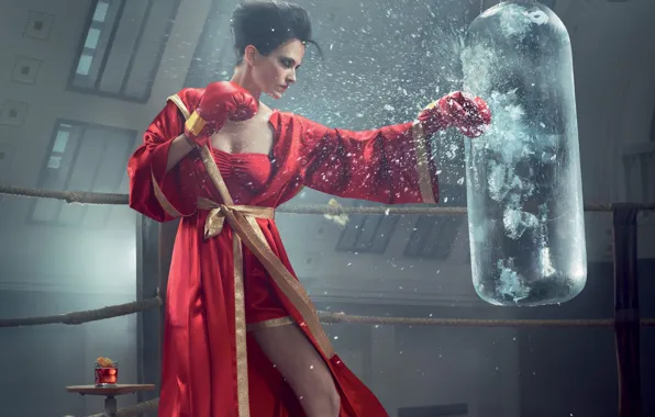 Девушка, актриса, брюнетка, бокс, груша, халат, Ева Грин, Eva Green