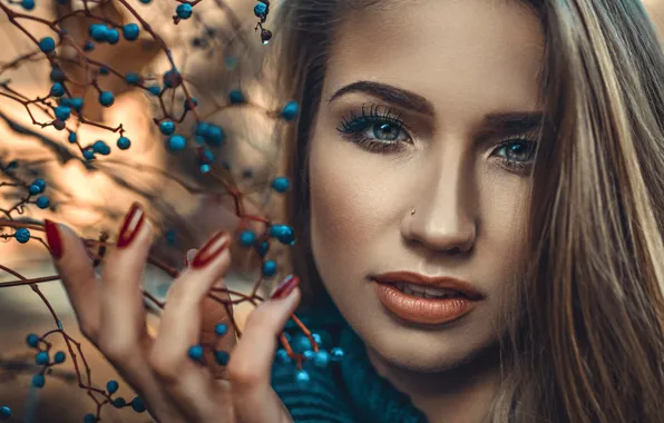 Взгляд, ветки, лицо, ягоды, настроение, портрет, помада, пальцы