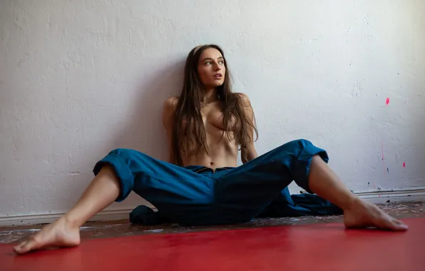 Playboy, barefoot, topless, spread legs, belly button, looking away, Gloria Sol, hair covering boobs