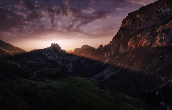 Картинка облака, свет, горы, скалы, долина