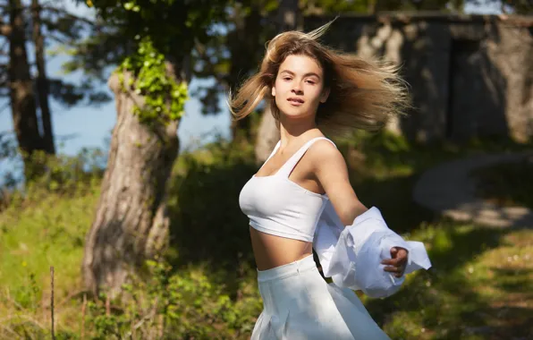 Картинка girl, nature, top, skirt, brown-haired