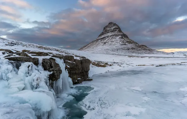 Iceland, Grundarfjoerdur, Snaefellsnesog Hnappadalssysla, Kirkjufellsfoss - Grundarfjordur