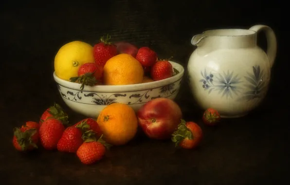 Картинка фон, лимон, клубника, ягода, ваза, кувшин, фрукты, персик