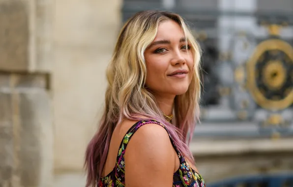 Взгляд, поза, улыбка, макияж, актриса, hair, Florence Pugh, Флоренс Пью