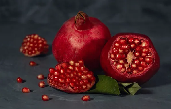 Листья, фрукты, серый фон, гранаты, гранат, гранатовые зерна