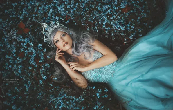 Взгляд, девушка, цветы, поза, макияж, платье, лежит, Marketa Novak
