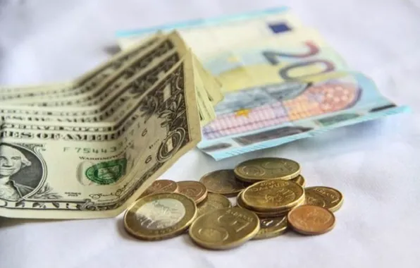 Деньги, евро, доллары