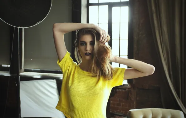 Девушка, модель, портрет, помада, шатенка, studio, yellow, подставка