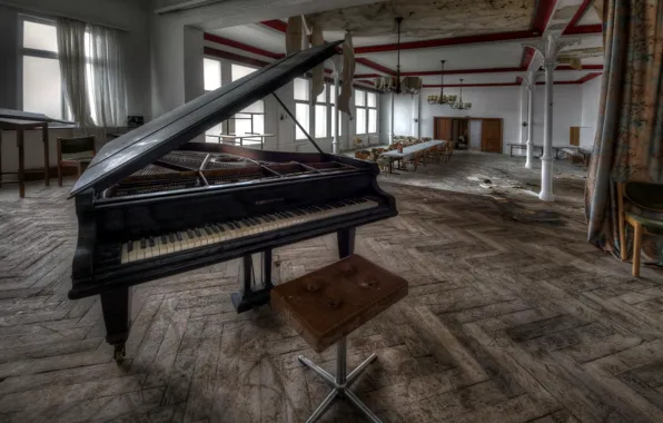 Piano, abandoned, decay, Hotel Schäfleshimmel
