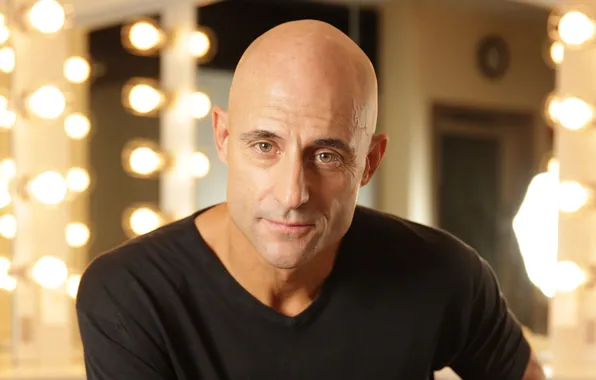 Портрет, футболка, актёр, лампочки, Марк Стронг, Mark Strong