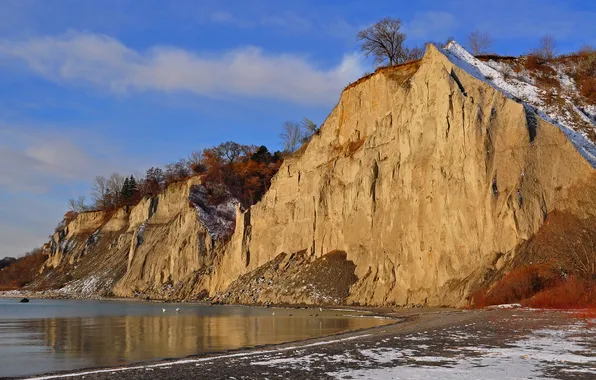 Картинка море, осень, небо, снег, деревья, скала, берег