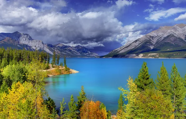 Картинка осень, небо, облака, деревья, горы, озеро, canada, alberta