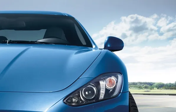 Картинка небо, синий, спорт, фары, Maserati, капот, суперкар, GranTurismo