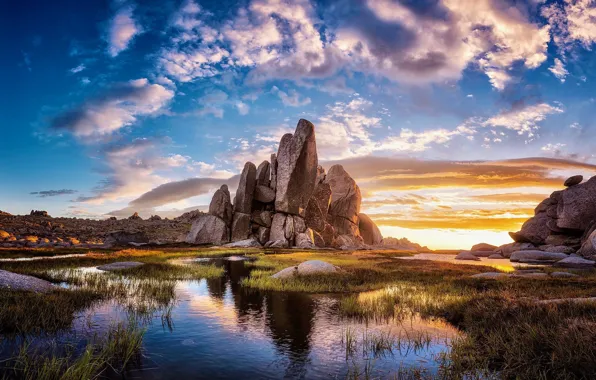 Небо, озеро, камни, скалы