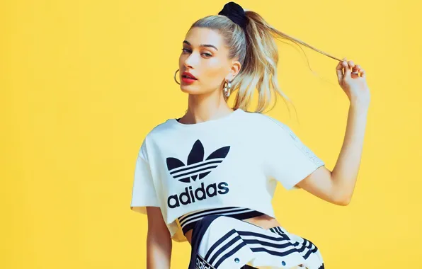 Модель, Адидас, желтый фон, Adidas, Hailey Bieber, Хейли Бибер