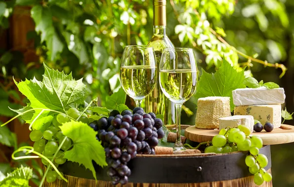 Картинка зелень, листья, вино, бутылка, сыр, сад, бокалы, виноград