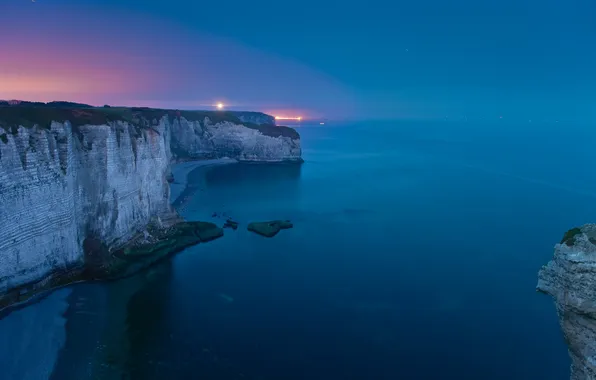 Море, огни, скалы, вечер