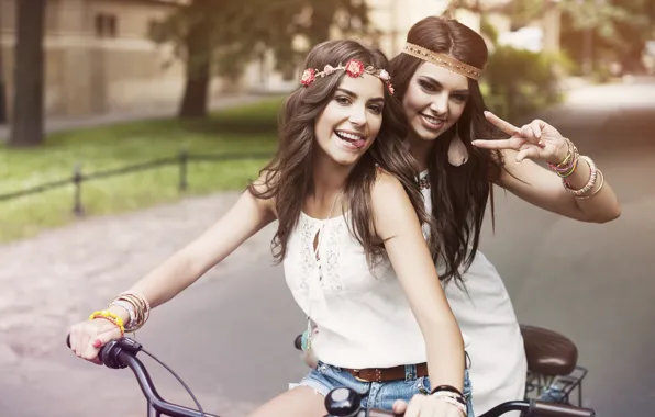 Велосипед, девушки, настроение, улыбки, подруги, взгляды