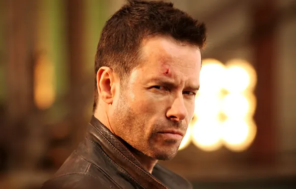 Взгляд, поза, Lockout, Гай Пирс, Сноу, Guy Pearce, фантастический боевик, Напролом