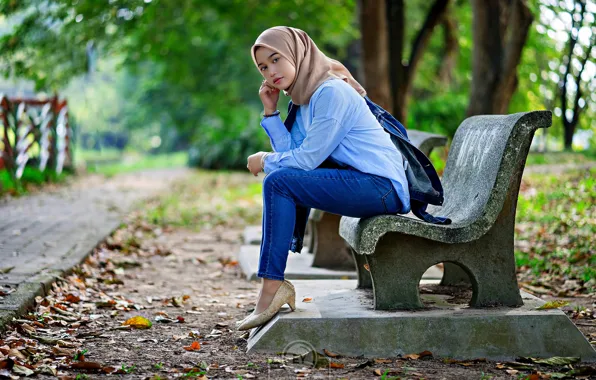 Картинка девушка, улица, скамья