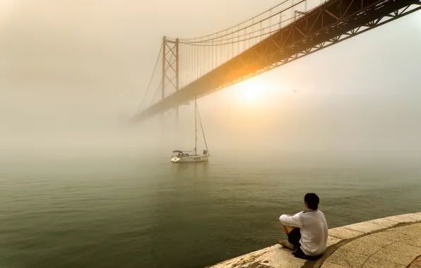 Картинка мост, туман, утро, яхта, Лиссабон