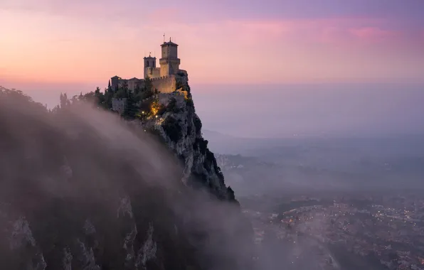Картинка туман, скала, замок, утро, на краю