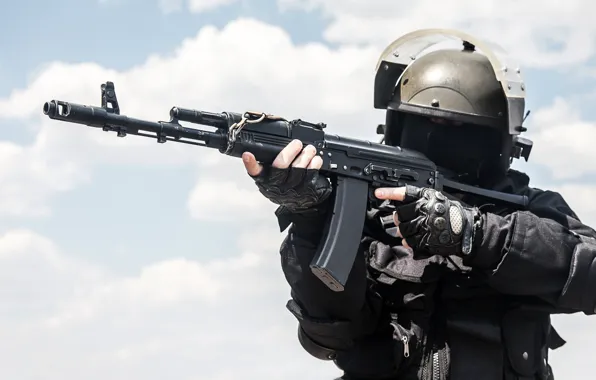 Небо, солнце, облака, фон, автомат, перчатки, шлем, боец