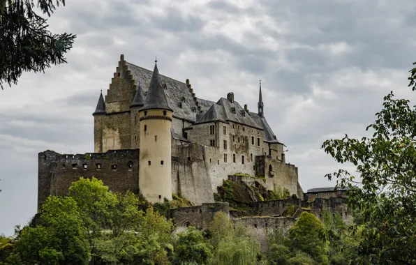 Средневековая архитектура, тучи, Mike van den Bos, Люксембург, деревья, Luxembourg, замок Вианден, Vianden castle