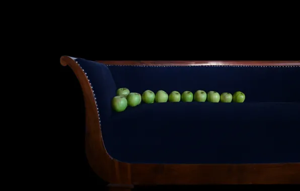 Фон, диван, яблоки