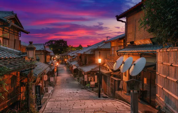 Картинка город, улица, дома, вечер, Япония, освещение, фонари, Киото