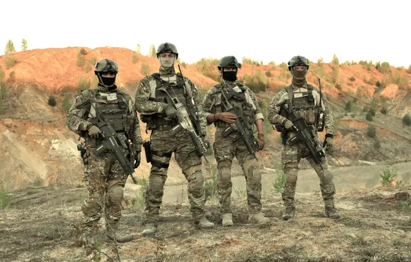 Картинка gun, pistol, soldier, weapon, man, rifle, helmet, assault rifle