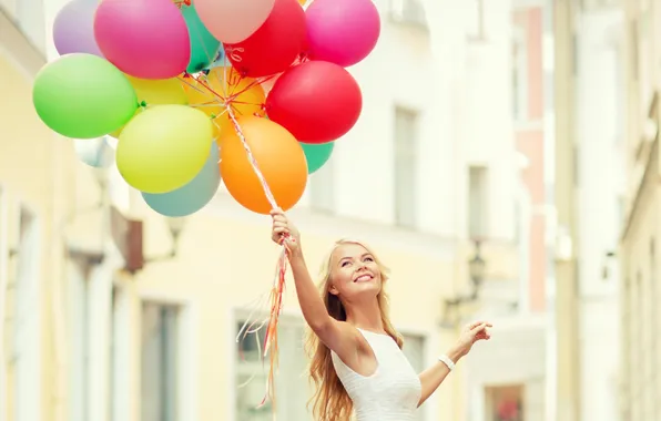 Картинка девушка, радость, улыбка, воздушные шары, дома, блондинка