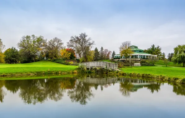 Картинка небо, трава, мост, озеро, отражение, зеркало, гольф лагерь