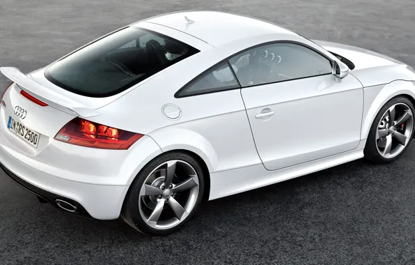 Белый, Audi, сзади, спойлер, диски