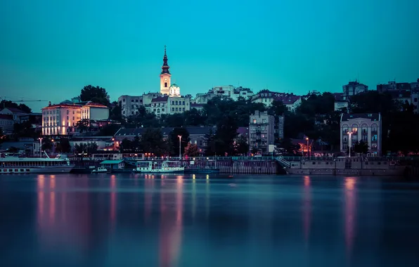 Картинка ночь, огни, река, дома, фонари, причалы, Сербия, Белград