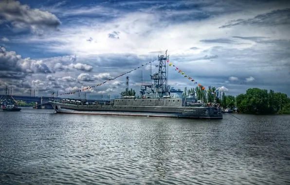 Тучи, мост, корабль, речка