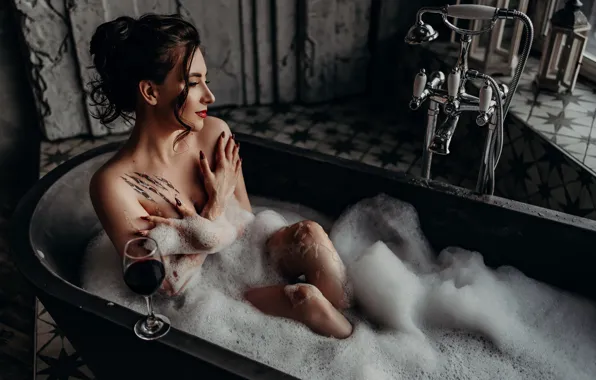 Пена, секси, макияж, ванна, маникюр, Дарья, прикрыла грудь, очаровательная красотка