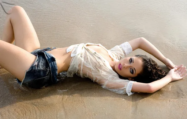 Картинка girl, wet, shorts, woman, young, beautiful, model, shirt