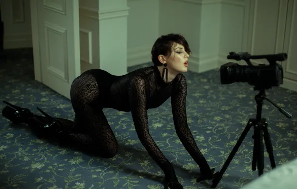 Девушка, Взгляд, Girl, Камера, Брюнетка, Певица, Ноги, Каблуки
