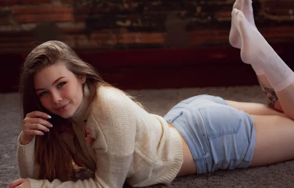 Картинка girl, shorts, beautiful, model, cute, sweater