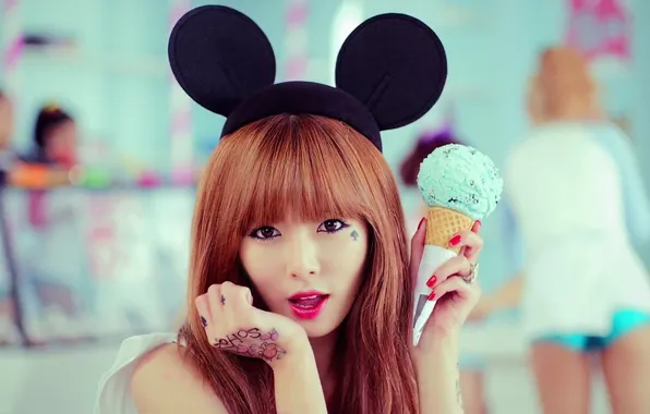 Картинка девушка, тату, азиатка, мороженное, Hyuna Kim, ушки микки мауса