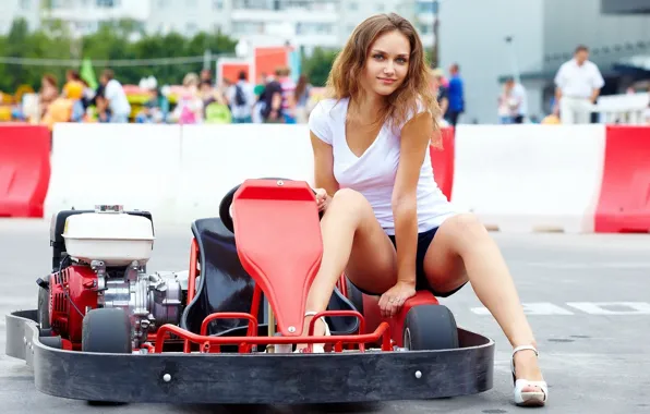 Devushka, karting, krasivaia
