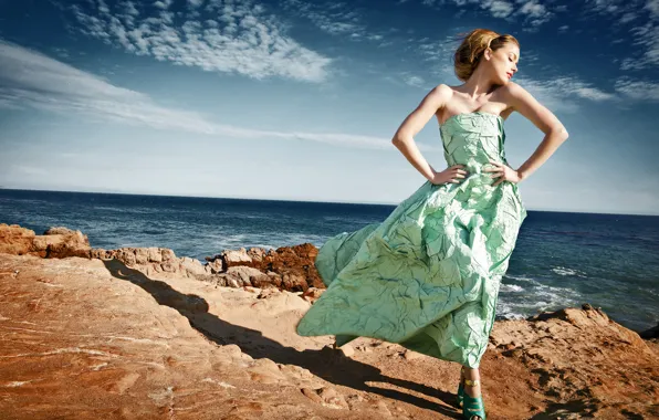 Картинка море, солнце, пейзаж, поза, берег, модель, платье, актриса
