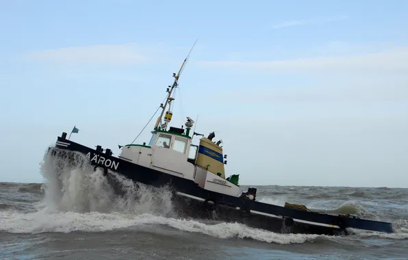 Море, буксир, штормит